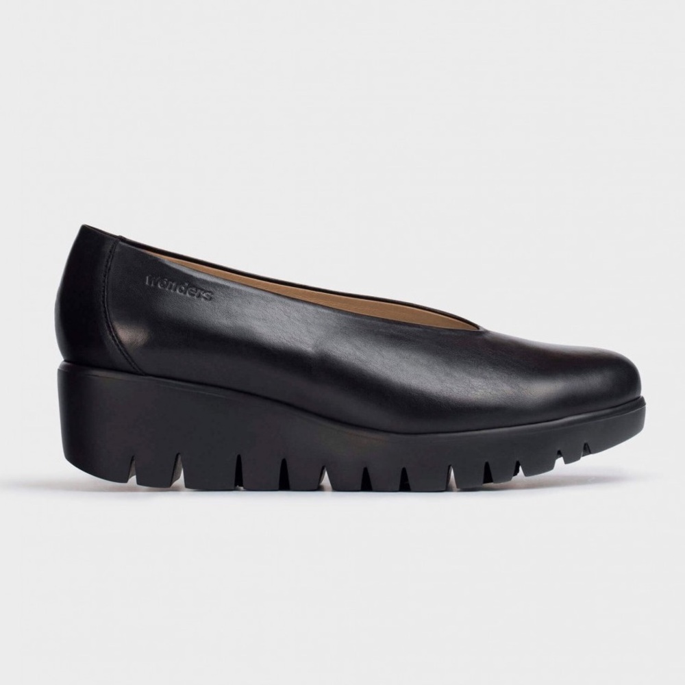 Wonders Fly Lightweight Wedge Pump In Black Smooth Leather 37